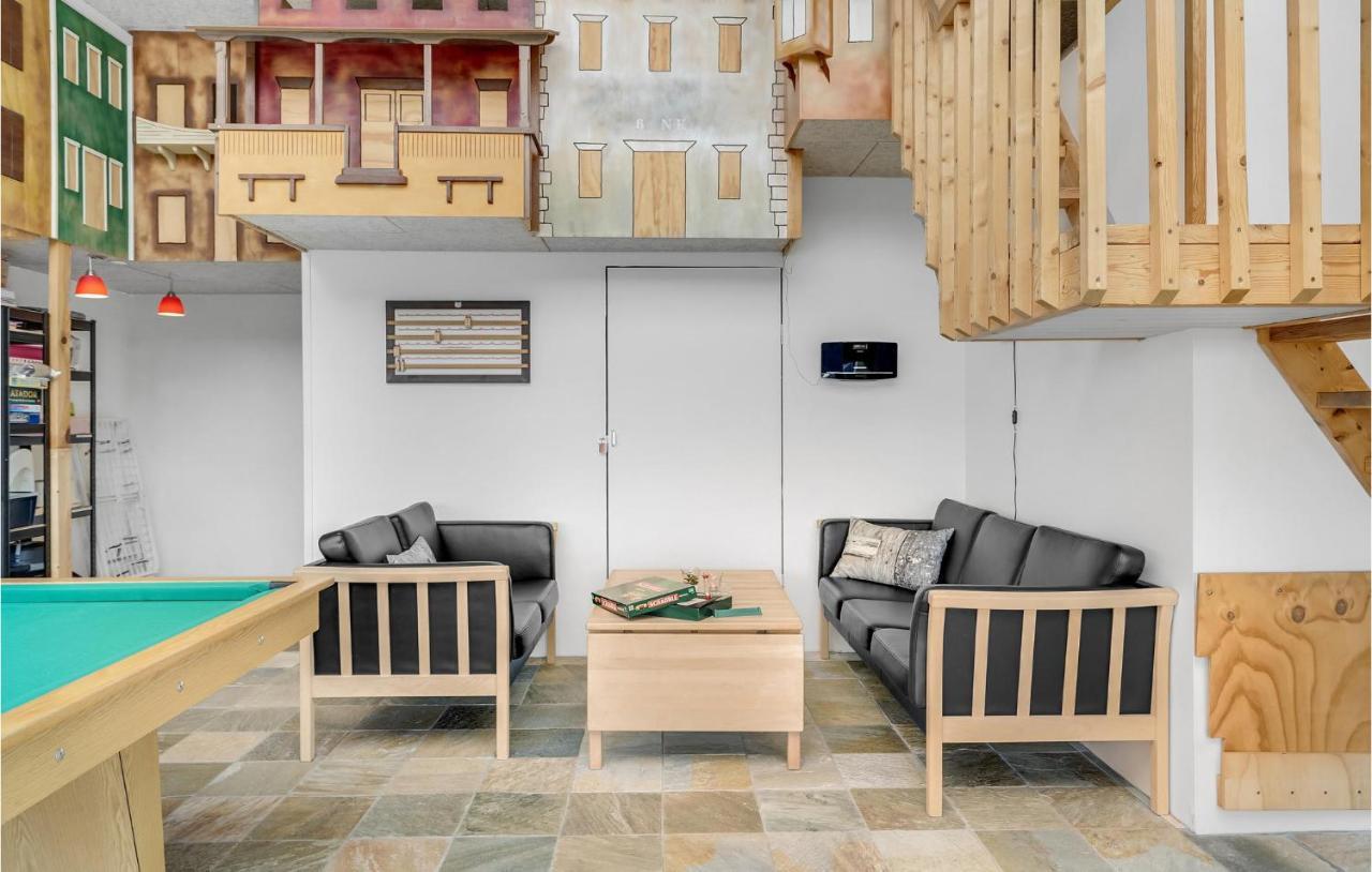Nice Home In Tarm With Kitchen Екстер'єр фото