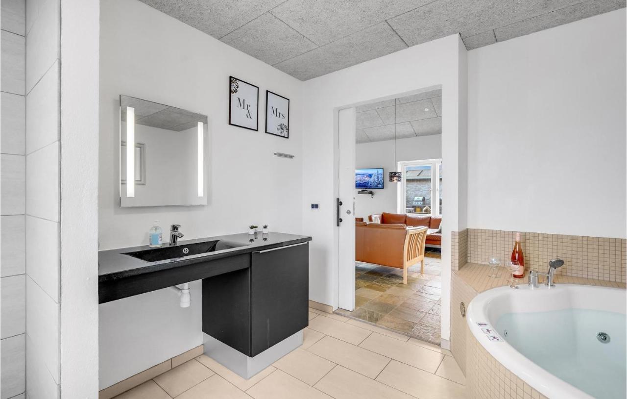 Nice Home In Tarm With Kitchen Екстер'єр фото